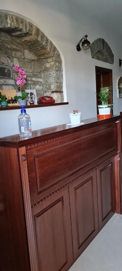 Garden Guest House Пермет Екстер'єр фото